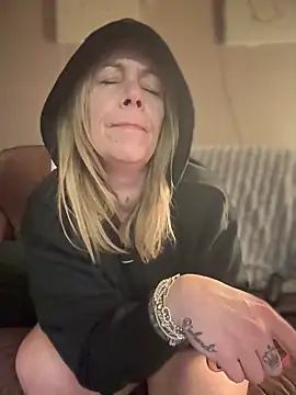 blondebitch2 online show from 6, 2, 2025