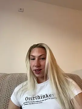 LuisaBecker online show from 13, 1, 2025