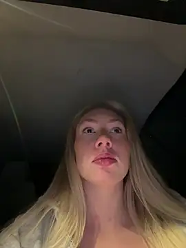 Snapshot of LuisaBecker chatting on 2, 2, 2026 LuisaBecker online show from 2, 2, 2026