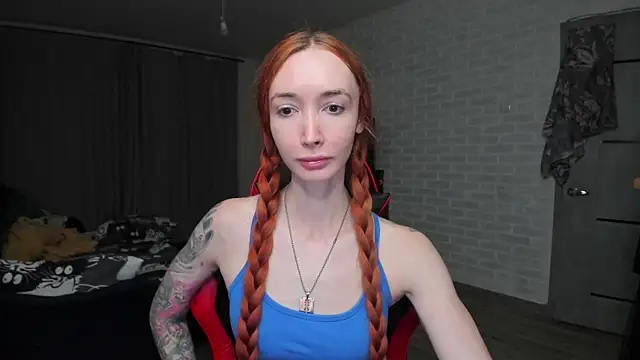 Snapshot of Roxy_Silver chatting on 20, 10, 2025 Roxy Silver online show from 20, 10, 2025