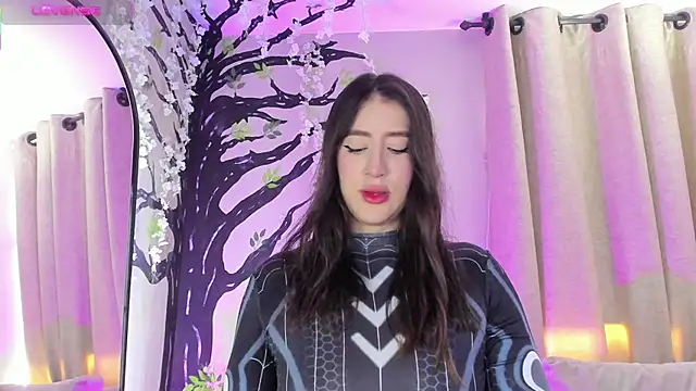  AlejaCruz  online show from 13, 11, 2025