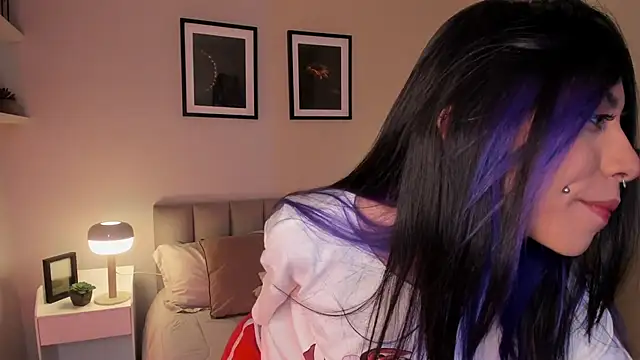 Violetta Nur online show from 8, 4, 2026