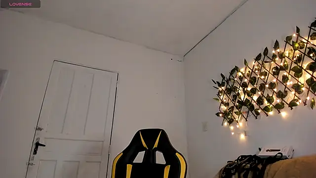 Chica hot dirty online show from 6, 1, 2025