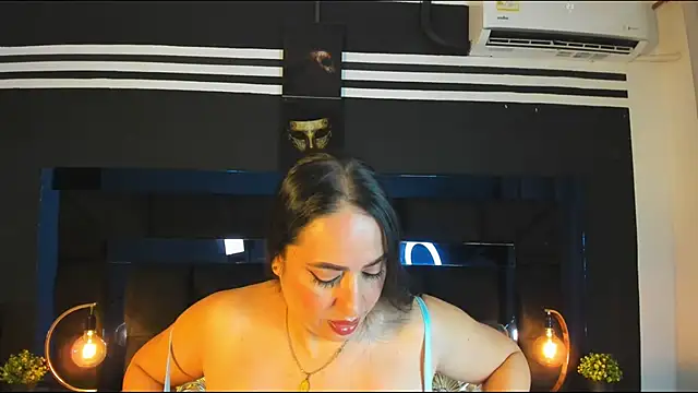 Snapshot of MayraVegas chatting on 17, 12, 2024 MayraVegas online show from 17, 12, 2024