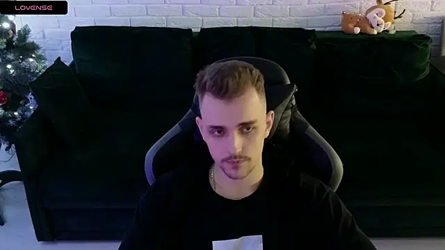 Larstar01 online show from 30, 12, 2024