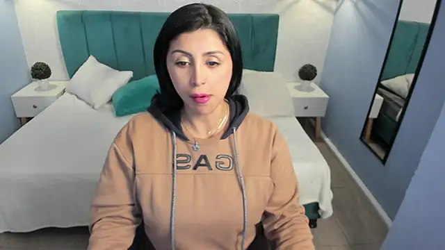 tiffani  love online show from 24, 2, 2025