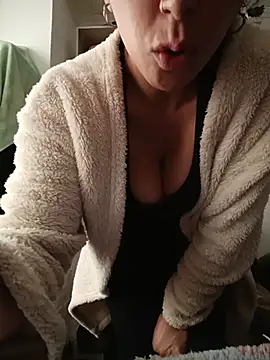 tiffani  love online show from 27, 7, 2026
