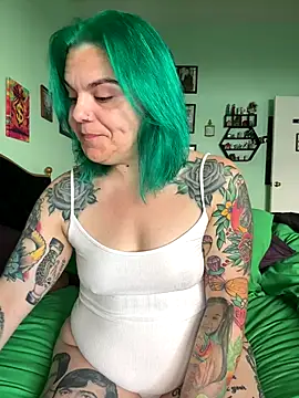 Snapshot of CherryBombBomb chatting on 9, 10, 2025 CherryBombBomb online show from 9, 10, 2025