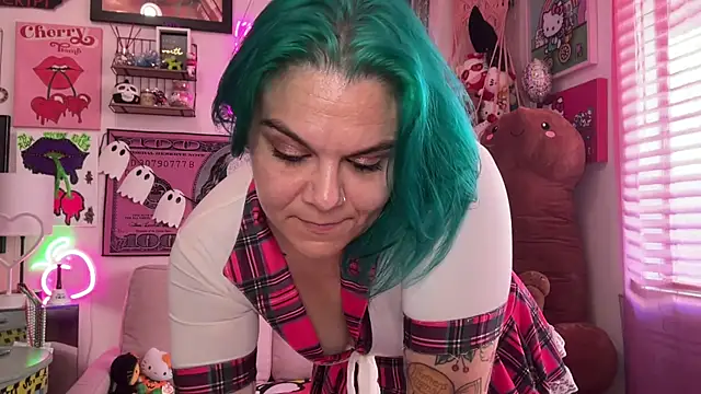 Snapshot of CherryBombBomb chatting on 24, 10, 2025 CherryBombBomb online show from 24, 10, 2025