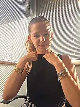 Snapshot of lucie_mehott chatting on 4, 8, 2026 lucie mehott online show from 4, 8, 2026