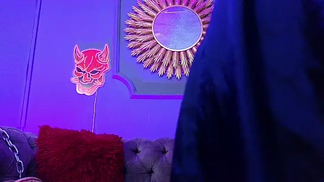 Julieta Russell online show from 24, 2, 2025