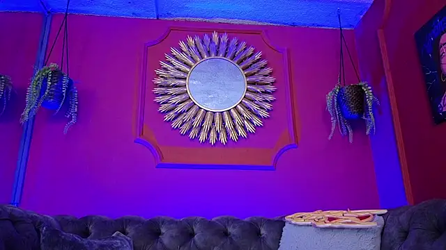 Julieta Russell online show from 15, 4, 2026