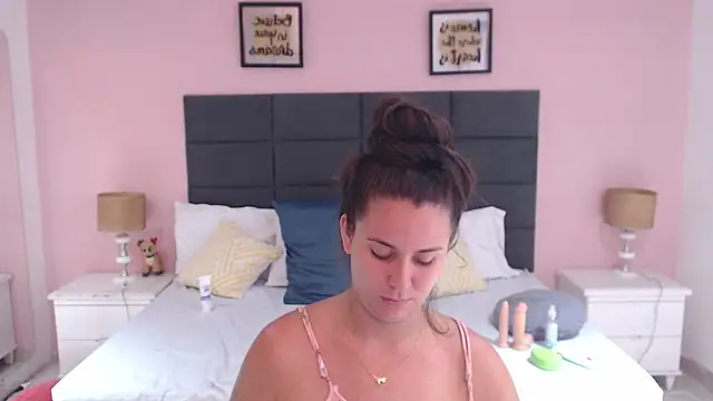 Snapshot of MadisonJenner chatting on 8, 1, 2025 MadisonJenner online show from 8, 1, 2025