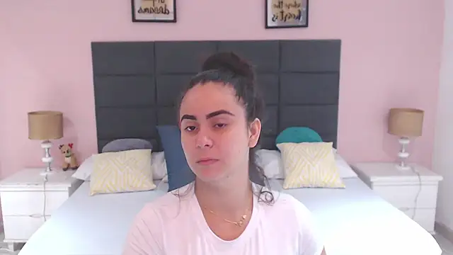 Snapshot of MadisonJenner chatting on 12, 1, 2025 MadisonJenner online show from 12, 1, 2025