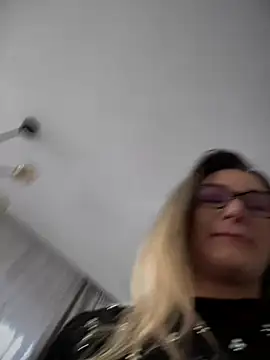 HotXMom online show from 7, 1, 2025