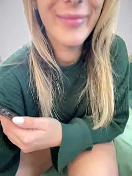 HotXMom online show from 8, 1, 2025