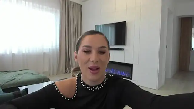 HotXMom online show from 18, 1, 2025