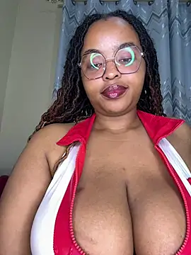 Snapshot of Linahlove chatting on 2, 7, 2026 Linahlove online show from 2, 7, 2026