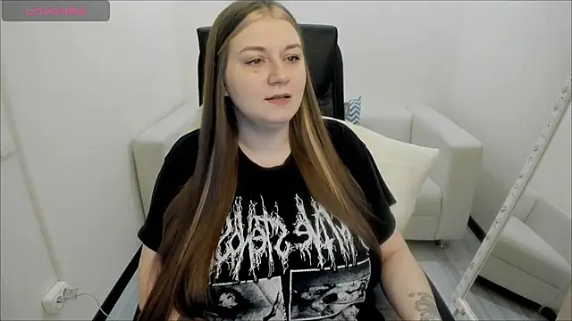 Snapshot of AlisaBacker chatting on 11, 12, 2024 AlisaBacker online show from 11, 12, 2024