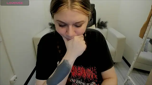 Snapshot of AlisaBacker chatting on 28, 12, 2024 AlisaBacker online show from 28, 12, 2024