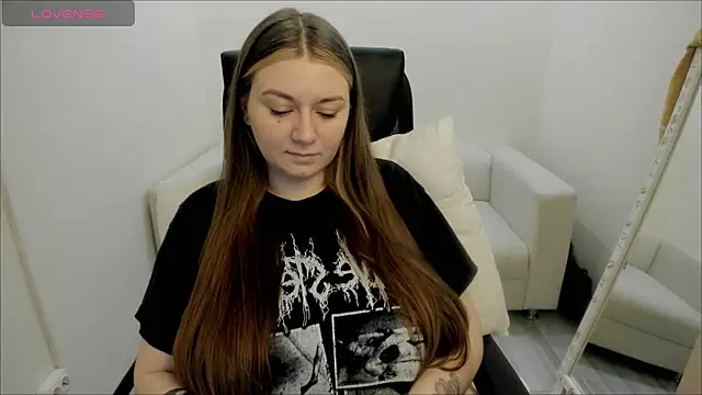 Snapshot of AlisaBacker chatting on 8, 1, 2025 AlisaBacker online show from 8, 1, 2025