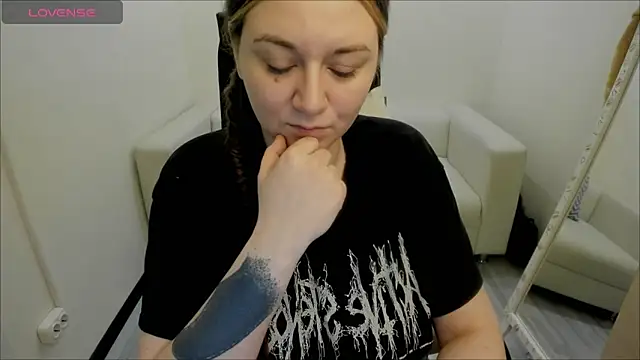 Snapshot of AlisaBacker chatting on 9, 1, 2025 AlisaBacker online show from 9, 1, 2025