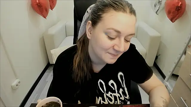 Snapshot of AlisaBacker chatting on 12, 2, 2025 AlisaBacker online show from 12, 2, 2025