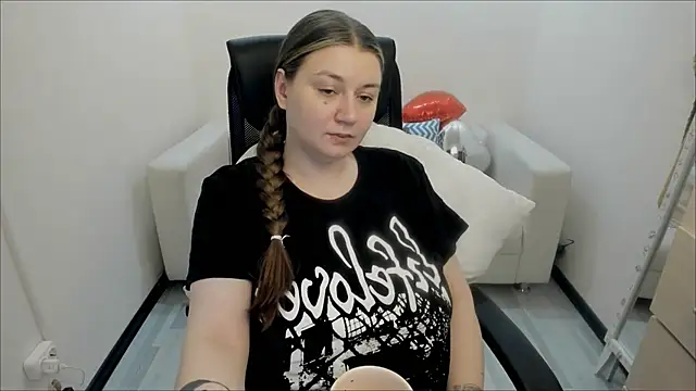 Snapshot of AlisaBacker chatting on 25, 2, 2025 AlisaBacker online show from 25, 2, 2025