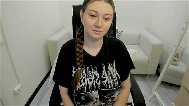 Snapshot of AlisaBacker chatting on 7, 3, 2025 AlisaBacker online show from 7, 3, 2025