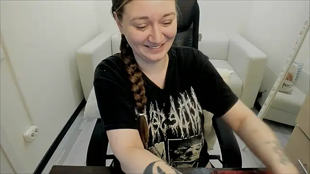 Snapshot of AlisaBacker chatting on 8, 3, 2025 AlisaBacker online show from 8, 3, 2025