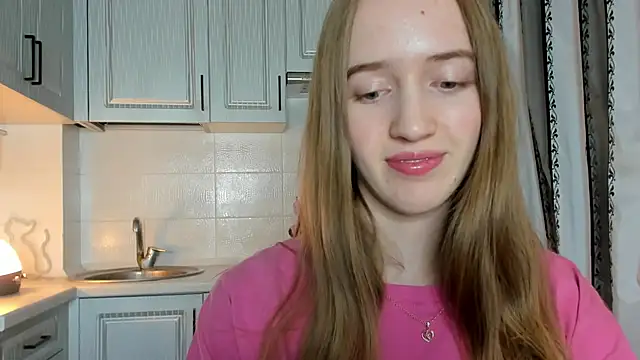 Snapshot of leslie_my_lovee chatting on 14, 11, 2025 leslie my lovee online show from 14, 11, 2025