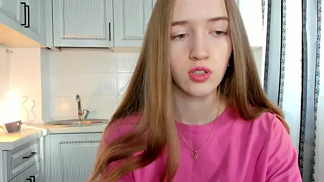 Snapshot of leslie_my_lovee chatting on 15, 11, 2025 leslie my lovee online show from 15, 11, 2025