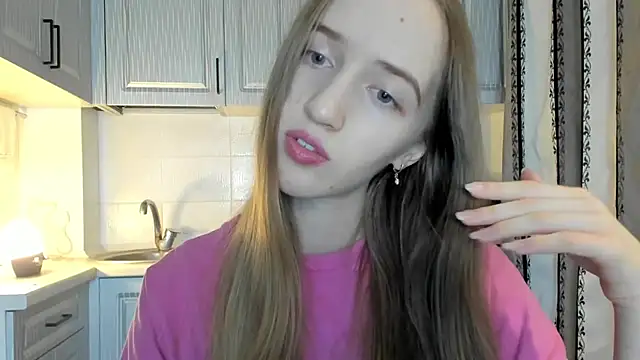 Snapshot of leslie_my_lovee chatting on 17, 11, 2025 leslie my lovee online show from 17, 11, 2025