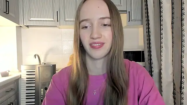 Snapshot of leslie_my_lovee chatting on 13, 12, 2025 leslie my lovee online show from 13, 12, 2025