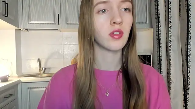 Snapshot of leslie_my_lovee chatting on 15, 12, 2025 leslie my lovee online show from 15, 12, 2025