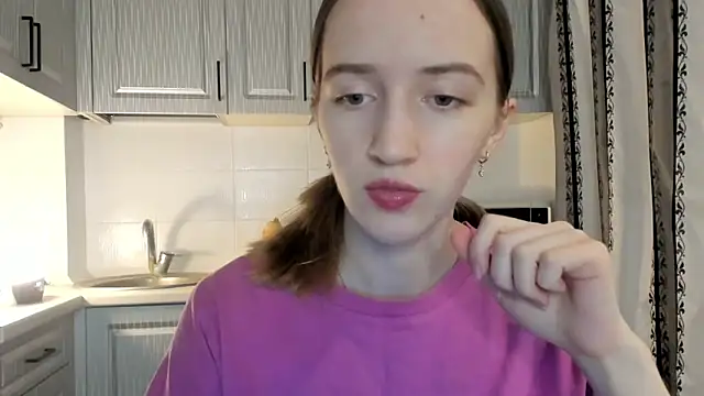 Snapshot of leslie_my_lovee chatting on 16, 12, 2025 leslie my lovee online show from 16, 12, 2025