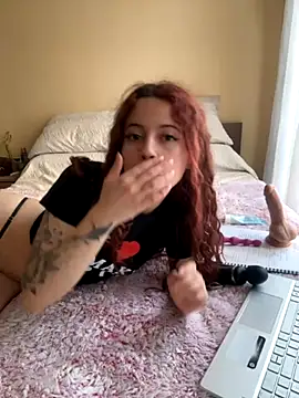 Snapshot of frikigyal chatting on 8, 11, 2025 frikigyal online show from 8, 11, 2025