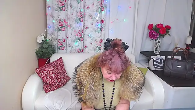 Snapshot of YourHotGranny chatting on 24, 12, 2024 YourHotGranny online show from 24, 12, 2024