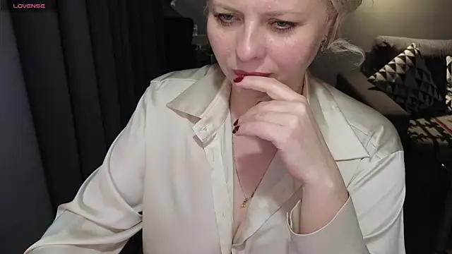 Snapshot of Gray_swann chatting on 26, 2, 2025 Gray swann online show from 26, 2, 2025