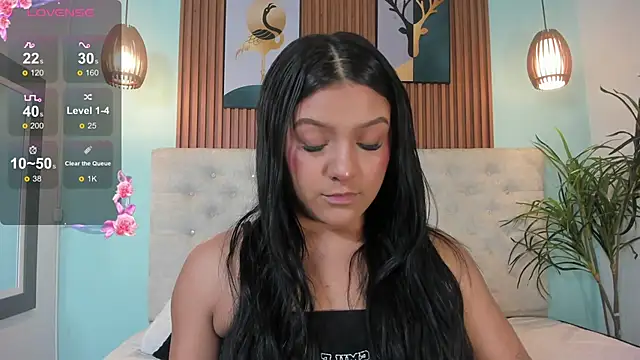 NicolleeEvanss online show from 5, 2, 2025