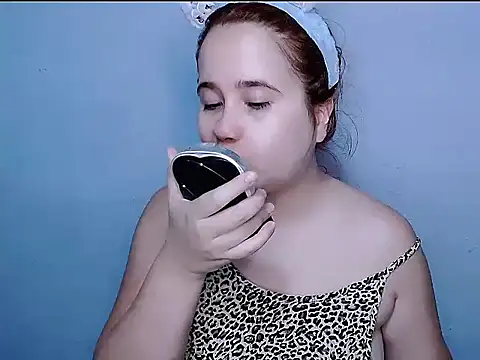 Snapshot of SubLayla01 chatting on 17, 10, 2025 SubLayla01 online show from 17, 10, 2025