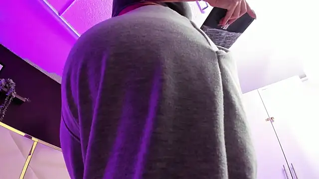 Snapshot of April_bowie chatting on 19, 1, 2026 April bowie online show from 19, 1, 2026