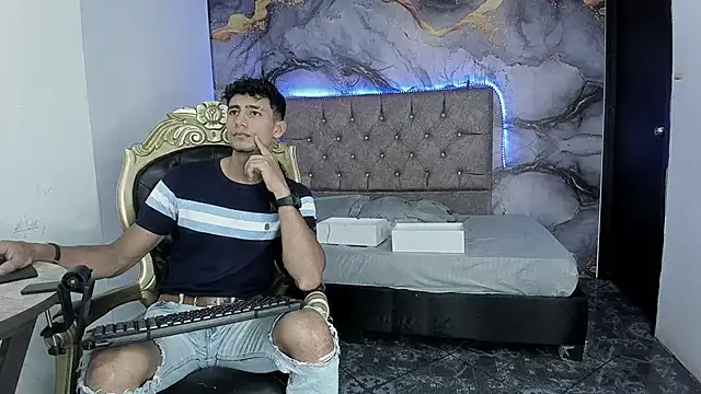 Maximo Romano online show from 22, 10, 2025
