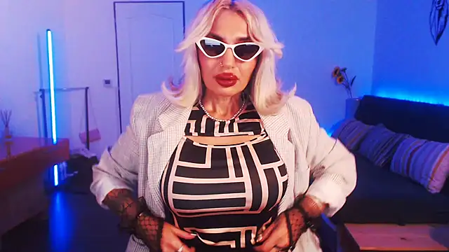 Snapshot of beauty_chl0e chatting on 7, 12, 2024 beauty chl0e online show from 7, 12, 2024