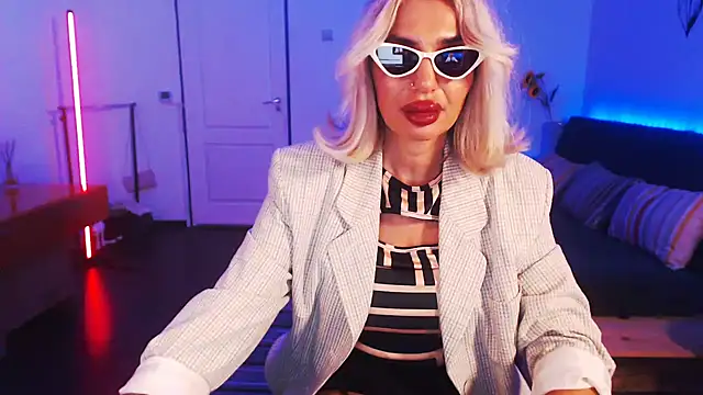 Snapshot of beauty_chl0e chatting on 8, 12, 2024 beauty chl0e online show from 8, 12, 2024