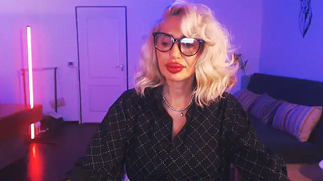 Snapshot of beauty_chl0e chatting on 20, 12, 2024 beauty chl0e online show from 20, 12, 2024