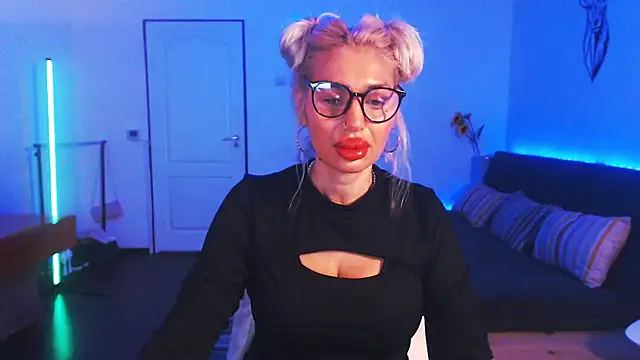 Snapshot of beauty_chl0e chatting on 24, 12, 2024 beauty chl0e online show from 24, 12, 2024