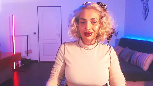 Snapshot of beauty_chl0e chatting on 7, 1, 2025 beauty chl0e online show from 7, 1, 2025