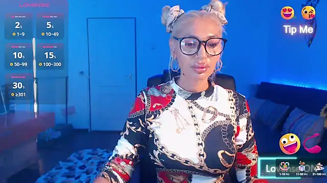 Snapshot of beauty_chl0e chatting on 6, 10, 2025 beauty chl0e online show from 6, 10, 2025