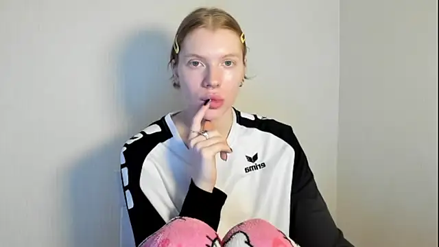 StellaDavis online show from 6, 11, 2025